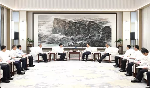保障电力安全可靠供应，推进能源绿色低碳转型，加快构建新型电力系统，培育发展新质生产力，服务西部大开发和成渝地区双城经济圈建设，奋力谱写中国式现代化四川新篇章。